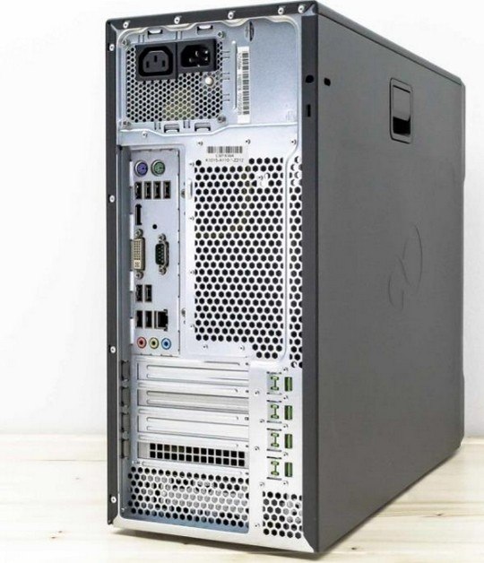 Fujitsu Esprimo P900 zezadu