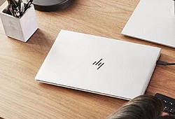 HP EliteBook 830 G8 zapojený